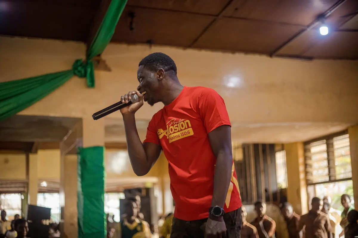 A ministry vocalist leading praise at Praise Explosion